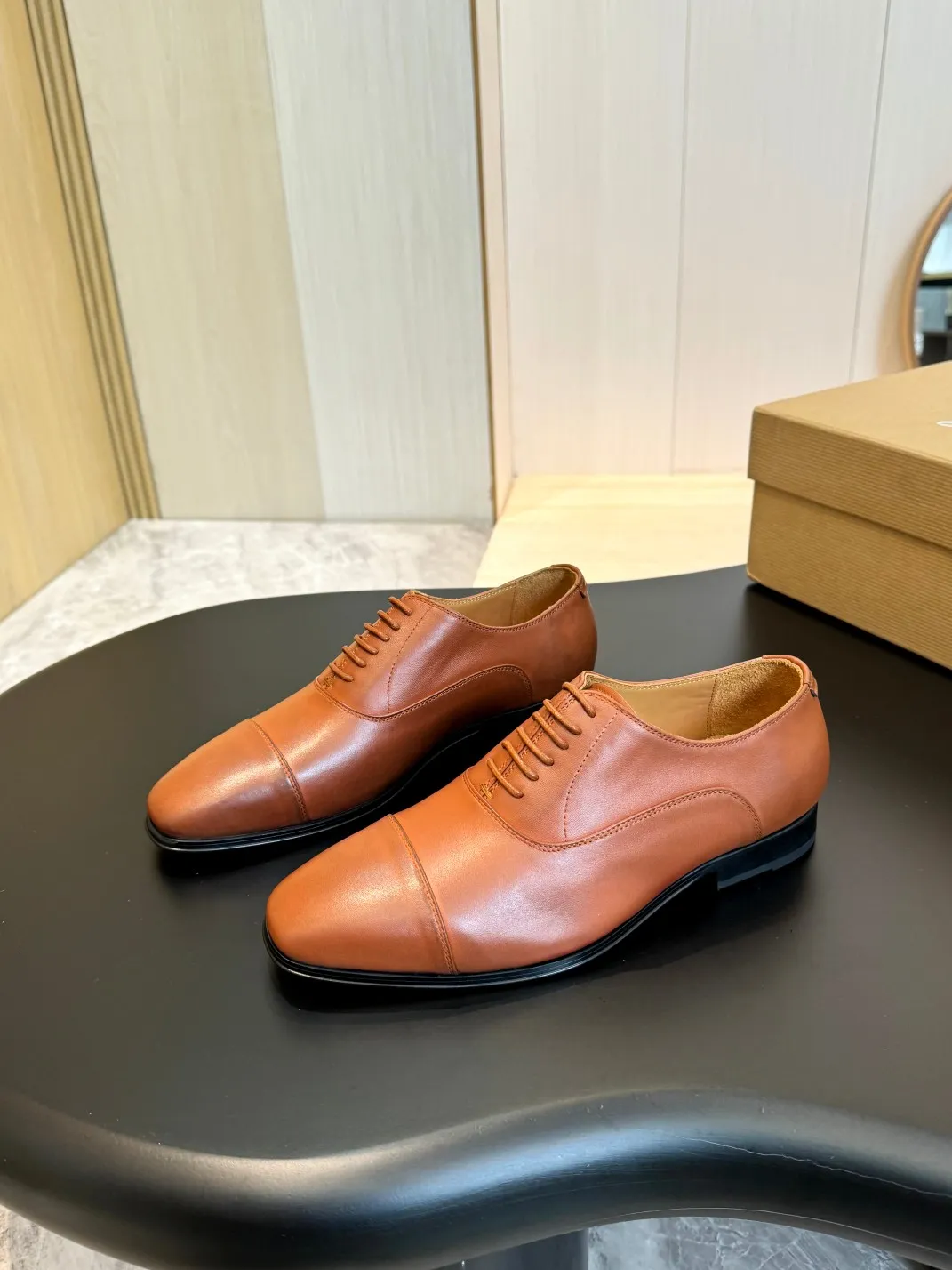 💰960 Christia*.Loubouti* high-end men's business formal leather shoes, original genuine cowhide red sole, imported Italian cowhide outsole, first-layer cowhide, water-dyed cowhide lining, high-end luxury. Size: 39-44 (customized at 38.45.46)✅